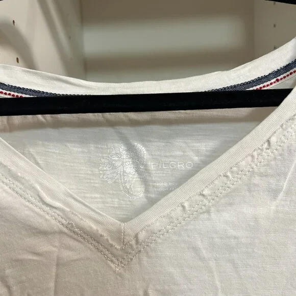 Cute flowy white tee - Picture 2 of 4